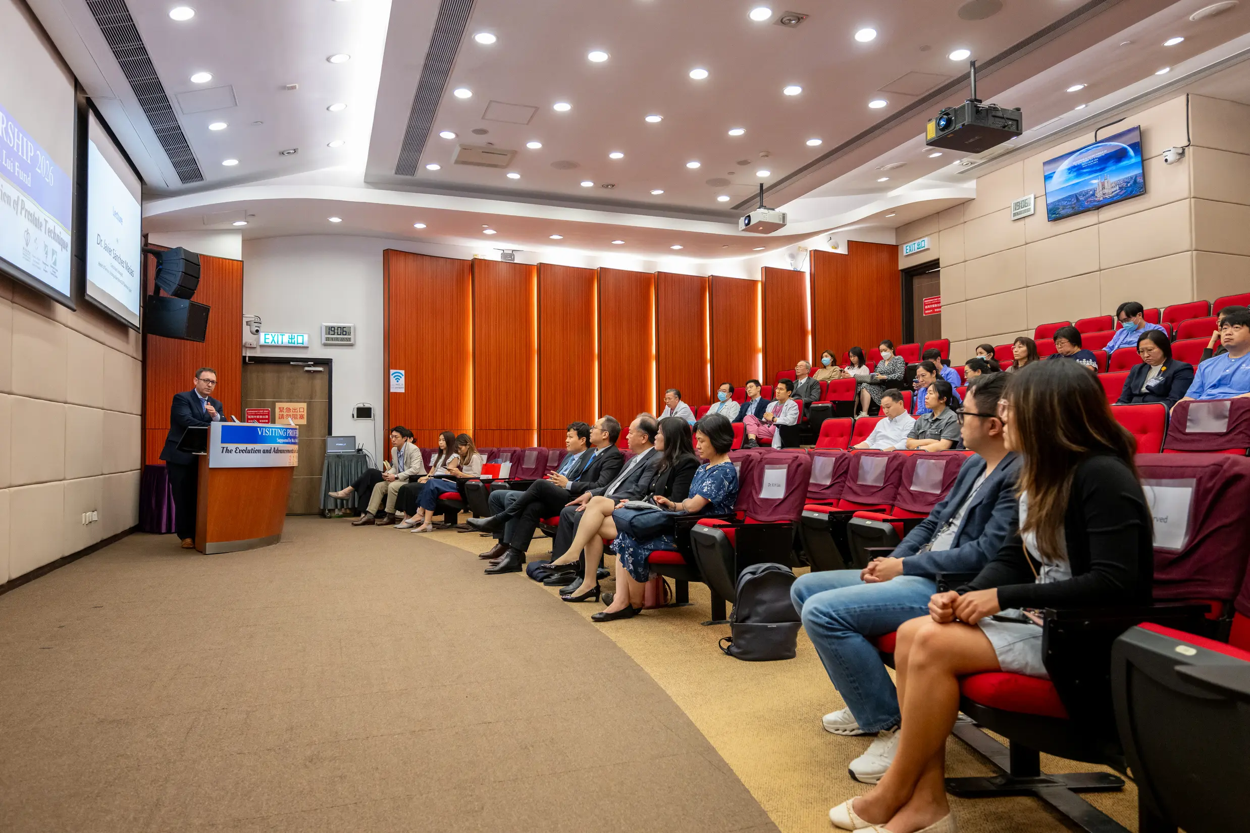Mr & Mrs HM LUI Visiting Professorship for PYN SUR Urology Team 17 April 2026_49